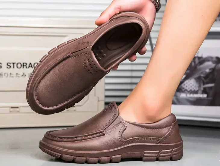 Hot Sale 45% Off🔥 Men’s Black EVA Slip-on Work Shoes - Comfortable Chef Shoes for Driving and Office Use, All-Season Casual Footwear